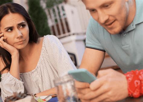 How To Text Your Crush | LoveLearnings.com