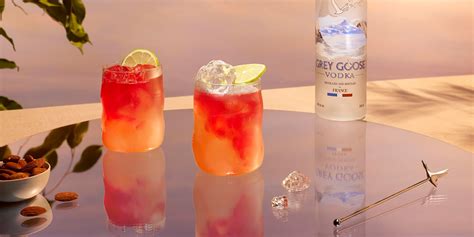 What alcohol is in a Sea Breeze cocktail? | GREY GOOSE