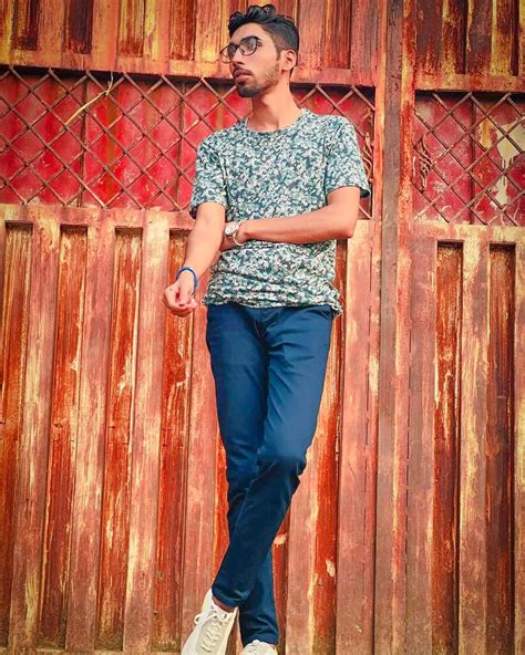 Shehroz Malik | Caption?🖤 . . . . . . . . . . . . . #pose #malik # ...