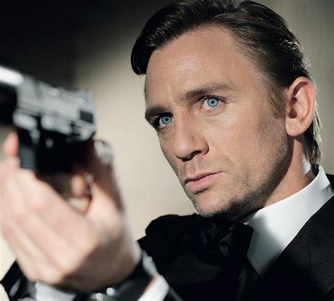 james bond amazon uebernimmt die kreative kontrolle ueber  sternde