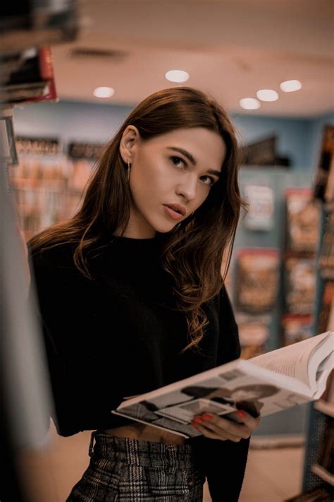 фотосессия книжный идея | Фотосессия, Фотография девушки, Фотосессии ...