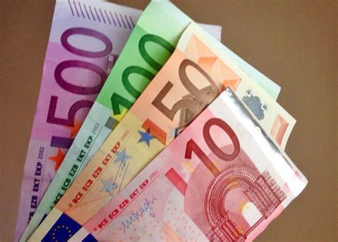 Курс евро дорос до 74 рублей и обновил рекорды : ЗакС.Ру : Новости ...