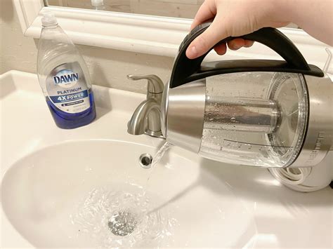 10 Ways to Unclog Grease from a Sink Before you Call a Plumber