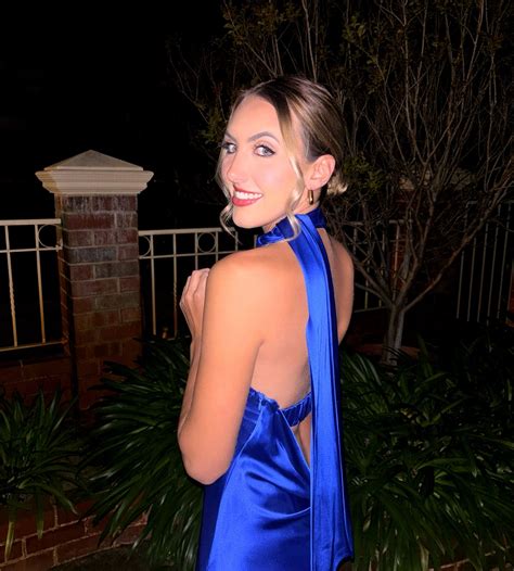 Bella Jones (@bellajones_) • Instagram photos and videos