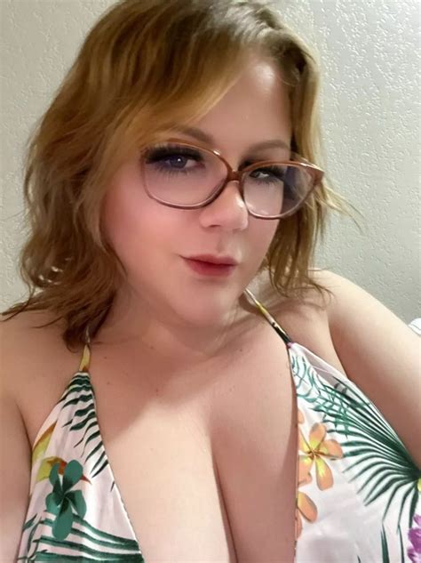 Curvy OnlyFans star thought 'nobody would sleep with me' while working