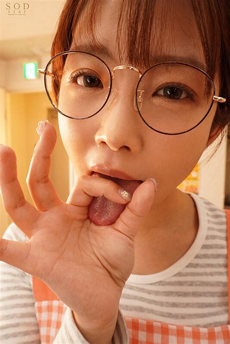 紗倉まな 『フェラだけなら何回射精しても浮気にならないでしょ？』 ギリギリNTR未満で追撃フェラチオが大好き！ チンしゃぶリスクジャンキー小 ...