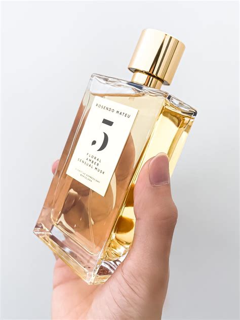 Rosendo Mateu Nº 5 Floral, Amber, Sensual Musk Rosendo Mateu Olfactive ...
