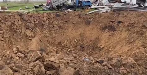 Окупанти бомбили село Велика Комишуваха на Харківщині, утворились ...