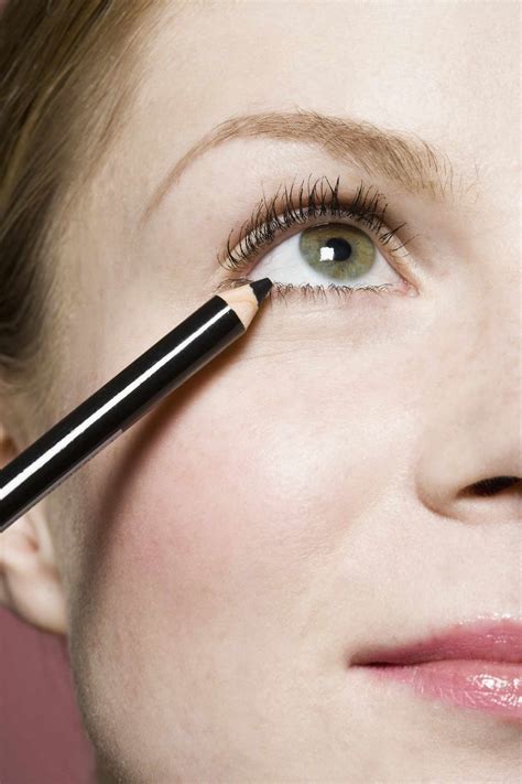 eyeliner with a pencil