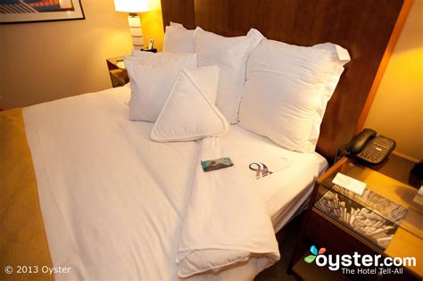 turndown service  loews hollywood hotel  special touch   stay