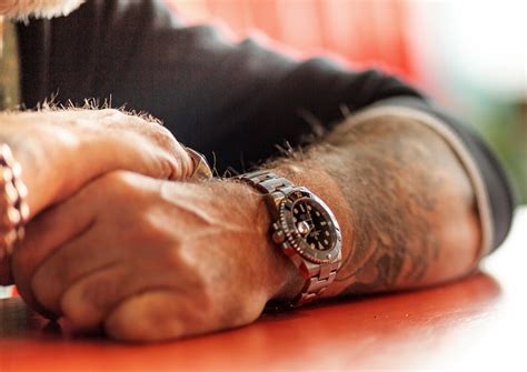 win  brand  rolex submariner  bond lifestyle
