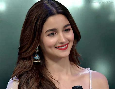 Alia Bhatt Expressions Wallpapers - Wallpaper Cave