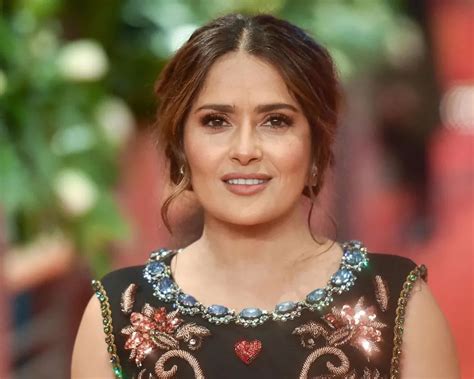 heartwarming details   salma hayek nursed  strangers baby