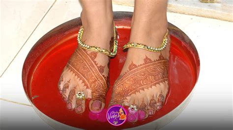 bridal entry thalhana ka gaha paravasha kumkum se pairon  nishan