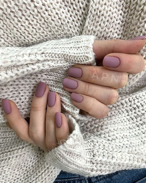Красивый однотонный 💅🏻маникюр | Дизайнерские ногти, Красивые ногти ...