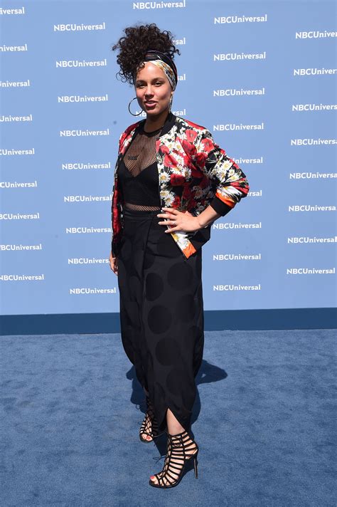 Alicia Keys's feet