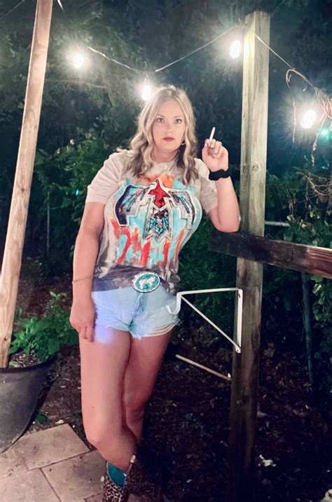 I Investigated MollySnowcone's OnlyFans  Here's What I Found Image 8