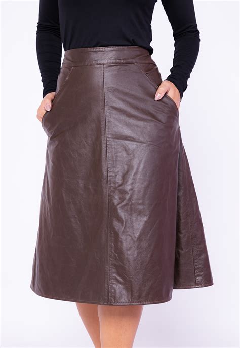 Looks Com Saia De Couro Marrom