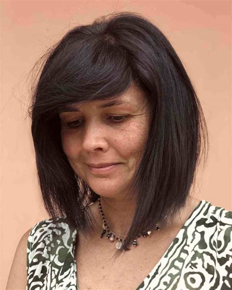 New variations of layered shoulder length bob haircuts arrive in July 15