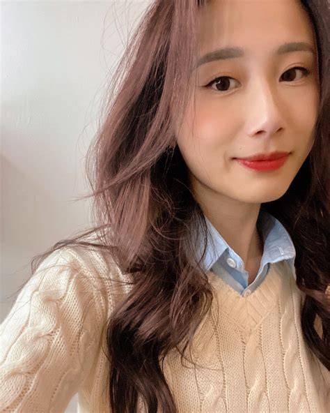 Cindy Zhang | Tossing the ABG starter kit to be a brunette for the