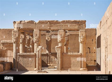 Ancient Egyptian temple Stock Photo - Alamy