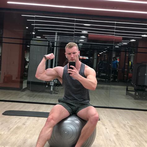 STANISLAV KRAVCHENKO en Instagram: “Are you looking for a trainer who ...