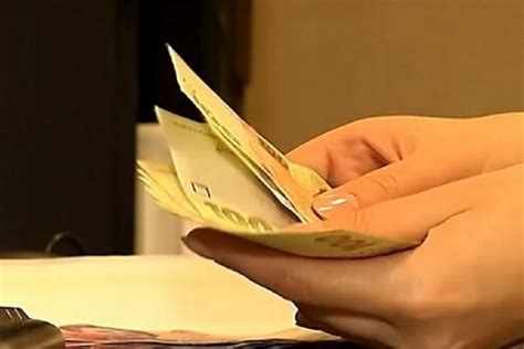 Украинцам выплатят пособие в 10 800 гривен: что для этого нужно