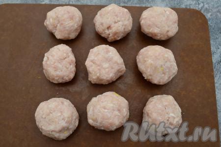 Тефтели с рисом в сметанном соусе на сковороде: 13 фото в рецепте