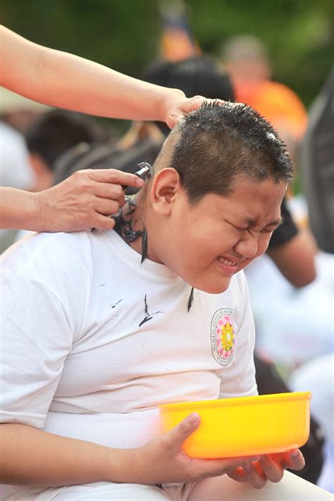 prosesi pabbajja samanera   calon biksu