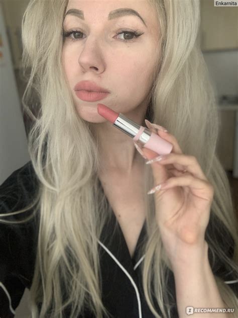 Губная помада Avon Матовая с гиалуроновой кислотой "СуперУвлажнение ...