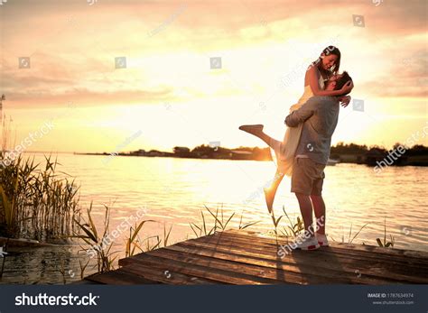 440,710 Kiss romantic Images, Stock Photos & Vectors | Shutterstock