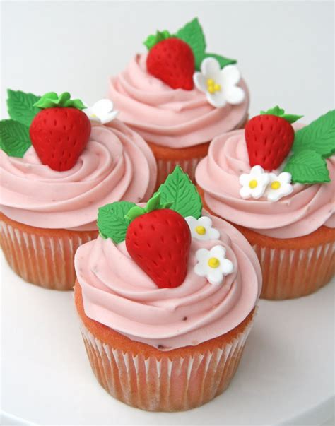 {Parties} Sweet Strawberry Party - Glorious Treats
