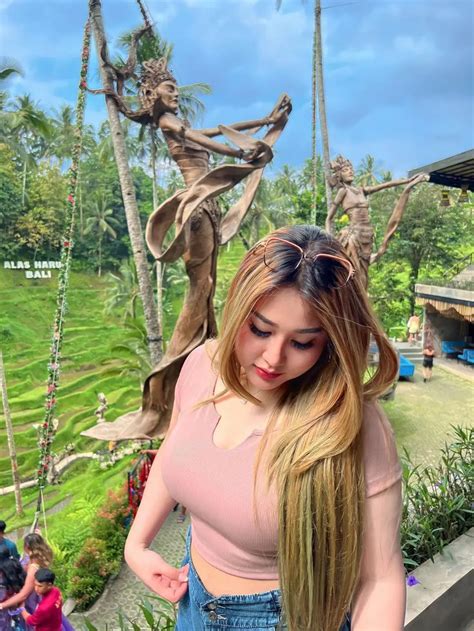 pin  safitri fitri  mamaanis beautiful curvy women curvy woman