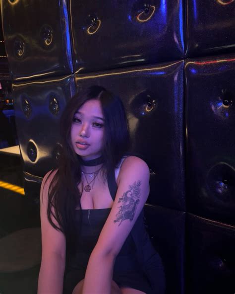 Emmiolgal | Y2K & Vintage Aesthetic Fashion | aww this girl @cellow111