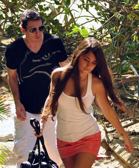 Lionel Messi Girlfriend Pics 2011 | New Sports Stars