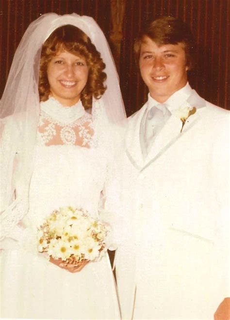 Tucker Carlsons Top Secret Wedding Pictures What We Know And Why They Matter