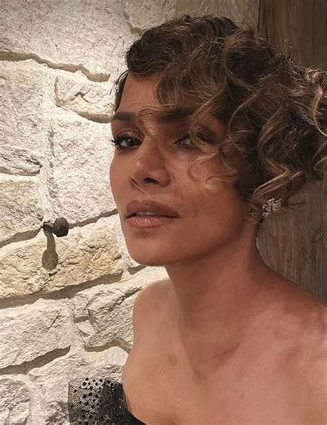 Halle Berry asombra con su figura al mostrarse tal y como llegó al