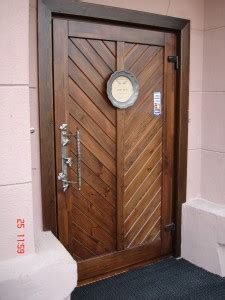 Купить деревянные двери входные и межкомнатные под заказ в Минске