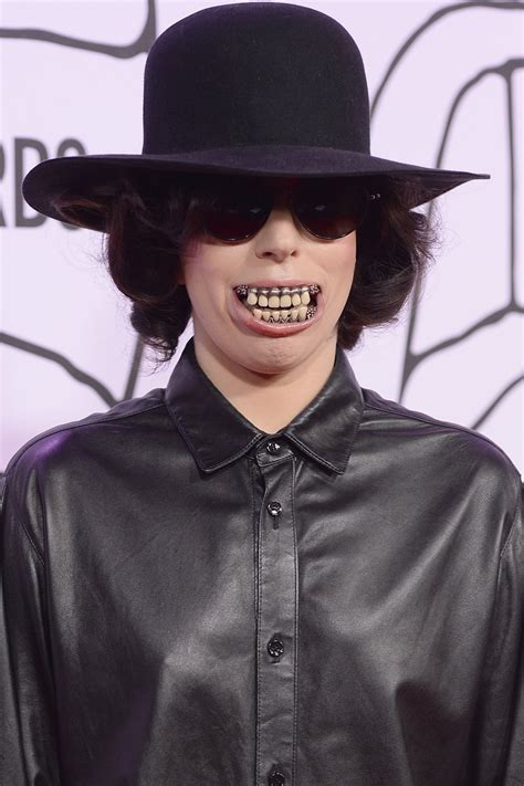 GAGA TEETH | BLENDBUREAUXBLEND\BUREAUX