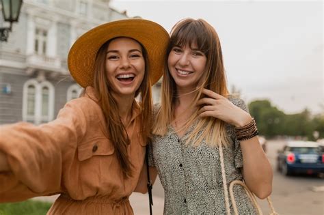 Friends Smile Travel Images - Free Download on Freepik
