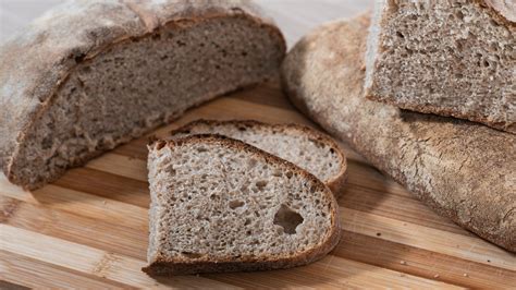 Pane integrale: ricetta per farlo alveolato, preparazione veloce