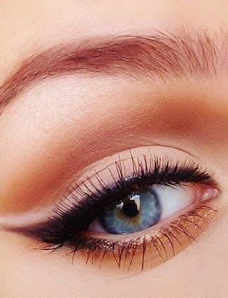 Subtle Cat Eyes Makeup
