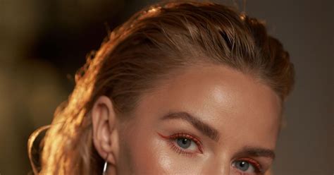 7 Styling Secrets To Steal The Wet Hair Look