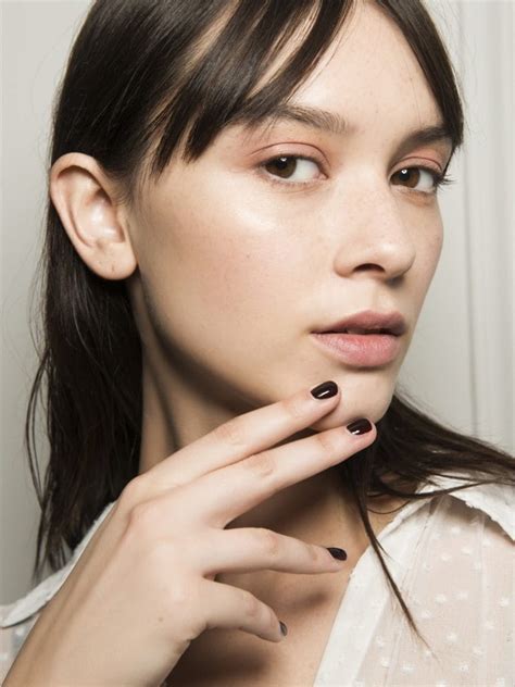 Colore semipermanente per unghie corte: idee e sfumature - The Wom Beauty