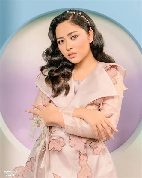 gaya rachel vennya  pemotretan cantik bak dewi foto