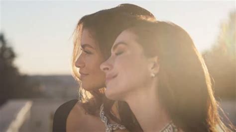 Anne Hathaway And Zendaya Are The Famous Duo Twitter Didn't Know It Needed