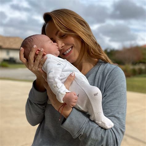 Erika Zaba revela que se comió su placenta tras a dar a luz