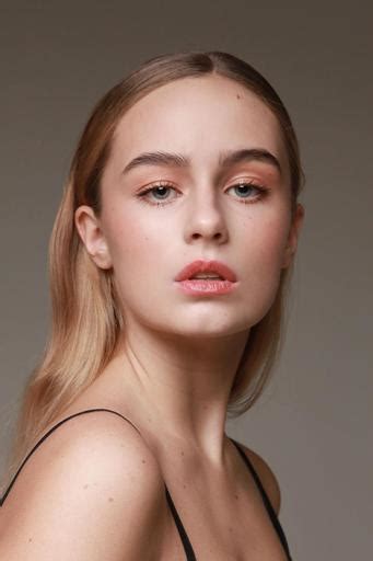 Официальный сайт. Орлик Луиза, 22, Актриса