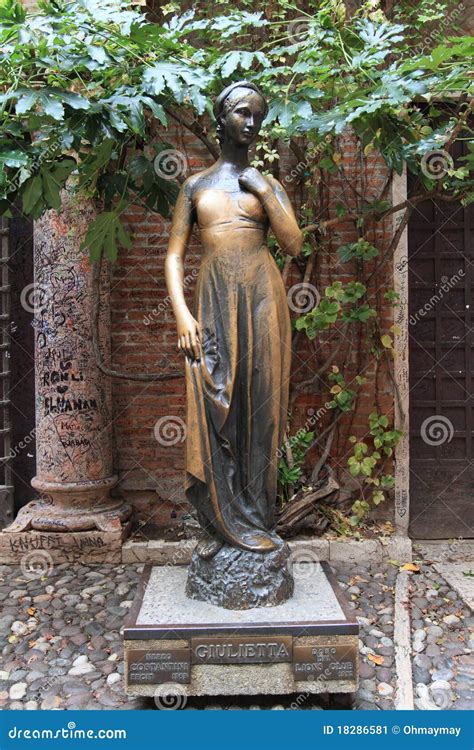 Juliet s statue in Verona editorial photo. Image of legend - 18286581