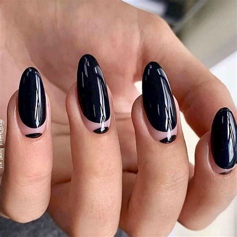 Чёрный маникюр- это уже классика!)🖤🖤🖤 Иногда и без дизайна все красиво ...